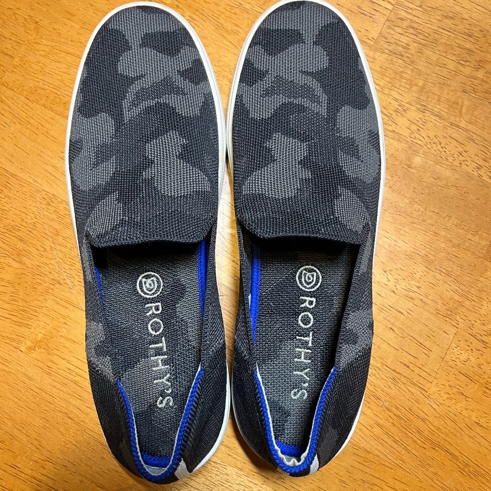 Rothys Women's The Original Slip On Sneakers Gray Camo Knit Shoes Size 9 U.S.